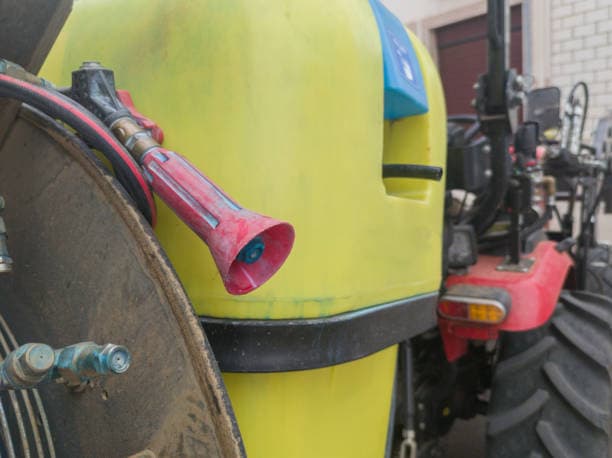 تصویر 1 از خرید سمپاش پشت تراکتوری بوم دار + قیمت خرید به صرفه